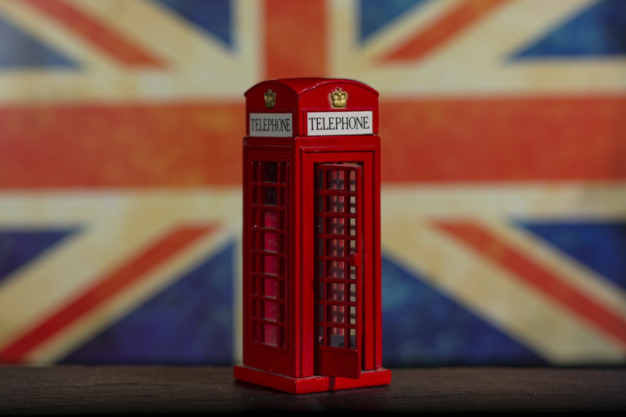 englische Fahne und Telefonzelle